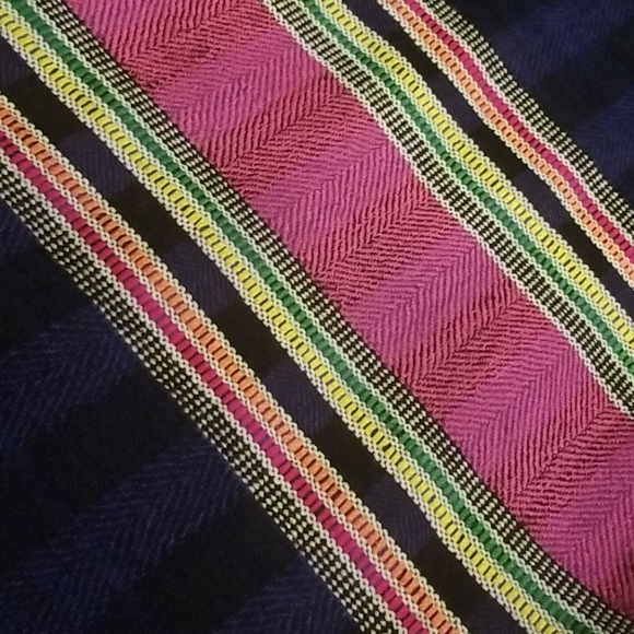 Beautiful wool scarves. - Picture 3 of 5